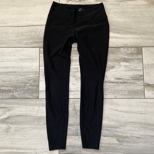 Nike Dri Fit Women’s Size XS Black Leggings